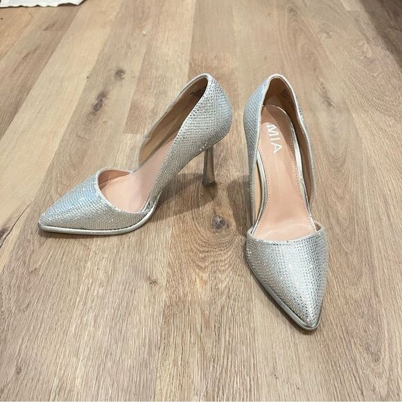MIA Ciana Rhinestone D’Orsay Pump in Silver size 6 - Picture 3 of 16